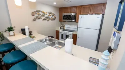 Family Condo - Pool, Jacuzzi & BBQ - Walk to Beach - image 37 of 194
