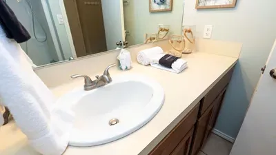 Family Condo - Pool, Jacuzzi & BBQ - Walk to Beach - image 75 of 194