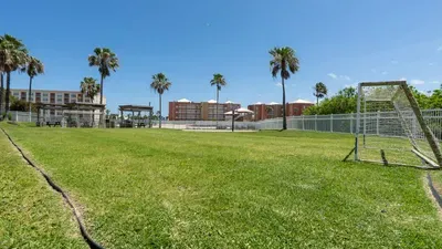 Family Condo - Pool, Jacuzzi & BBQ - Walk to Beach - image 167 of 194