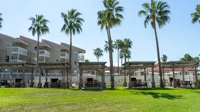 Family Condo - Pool, Jacuzzi & BBQ - Walk to Beach - image 125 of 194