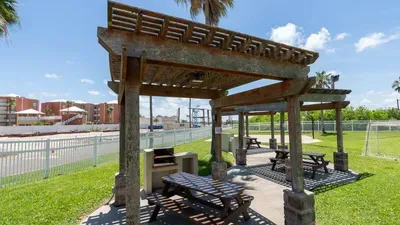 Family Condo - Pool, Jacuzzi & BBQ - Walk to Beach - image 123 of 194