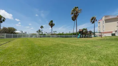 Family Condo - Pool, Jacuzzi & BBQ - Walk to Beach - image 156 of 194