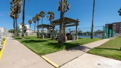 Family Condo - Pool, Jacuzzi & BBQ - Walk to Beach - image 96 of 194