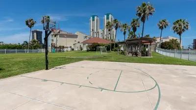 Family Condo - Pool, Jacuzzi & BBQ - Walk to Beach - image 154 of 194