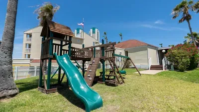 Family Condo - Pool, Jacuzzi & BBQ - Walk to Beach - image 162 of 194