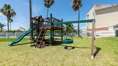 Family Condo - Pool, Jacuzzi & BBQ - Walk to Beach - image 161 of 194