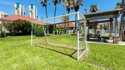 Family Condo - Pool, Jacuzzi & BBQ - Walk to Beach - image 159 of 194