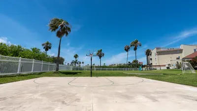 Family Condo - Pool, Jacuzzi & BBQ - Walk to Beach - image 171 of 194