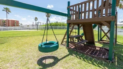 Family Condo - Pool, Jacuzzi & BBQ - Walk to Beach - image 169 of 194