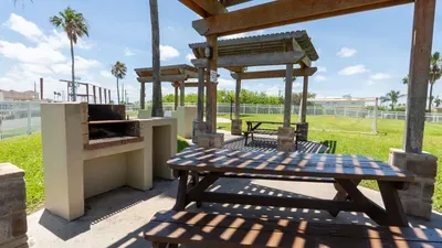Family Condo - Pool, Jacuzzi & BBQ - Walk to Beach - image 126 of 194