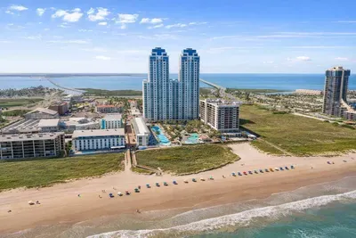 Beachfront Luxury | Twin Towers | Pools + Ocean Views + Walk to Sand