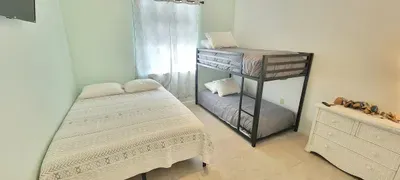 Bright, efficient bedroom featuring a double bed, sturdy bunk bed, soft natural light, and a wall‑mounted TV. A practical, comfortable setup ideal for families or groups needing flexible sleeping space and an easy, restful stay.