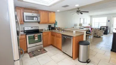 2BR Half Block to Beach, Garage, Heated Pool - image 15 of 103