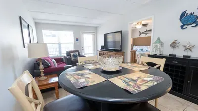 2BR Half Block to Beach, Garage, Heated Pool - image 35 of 103