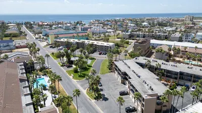 2BR Half Block to Beach, Garage, Heated Pool - image 101 of 103