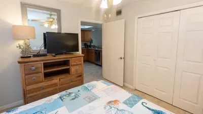 2BR Half Block to Beach, Garage, Heated Pool - image 58 of 103