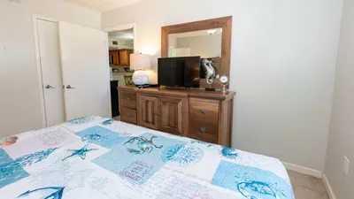 2BR Half Block to Beach, Garage, Heated Pool - image 45 of 103