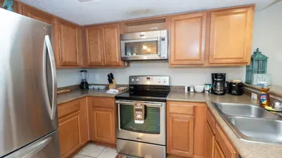 2BR Half Block to Beach, Garage, Heated Pool - image 19 of 103