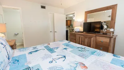 2BR Half Block to Beach, Garage, Heated Pool - image 44 of 103
