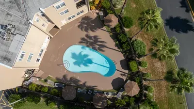 2BR Half Block to Beach, Garage, Heated Pool - image 78 of 103