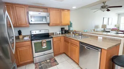 2BR Half Block to Beach, Garage, Heated Pool - image 14 of 103