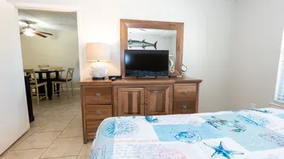 2BR Half Block to Beach, Garage, Heated Pool - image 49 of 103