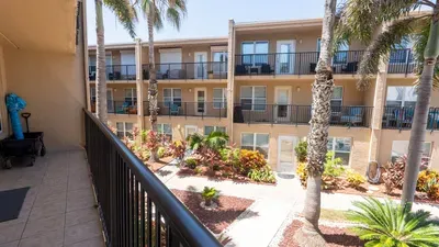 2BR Half Block to Beach, Garage, Heated Pool - image 67 of 103