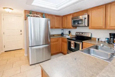 2BR Half Block to Beach, Garage, Heated Pool