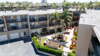 2BR Half Block to Beach, Garage, Heated Pool - image 90 of 103