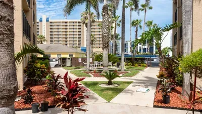 2BR Half Block to Beach, Garage, Heated Pool - image 75 of 103