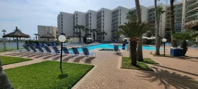 * Gas BBQ * Heated Pool * Direct Beach Very Large - image 39 of 113
