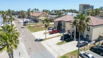 Near Beach - 2nd Floor - Pool - Walk to All - image 22 of 109