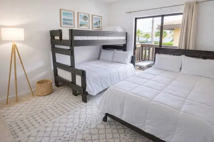 Spacious Coastal Retreat | Sleeps 6 | Balcony Views & Natural Light | Bunk + Queen Beds | Walk to Beach & Dining
