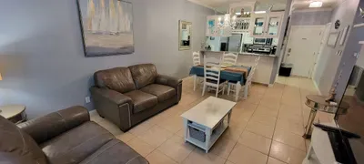EZ Walk to Beach " Modern 2 bedroom " Sleeps Many - image 33 of 76