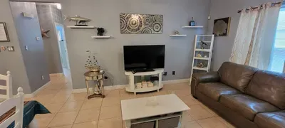 EZ Walk to Beach " Modern 2 bedroom " Sleeps Many - image 35 of 76