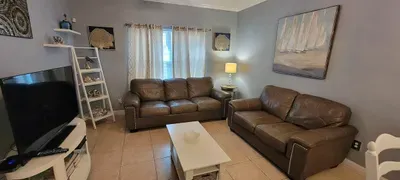 EZ Walk to Beach " Modern 2 bedroom " Sleeps Many - image 29 of 76