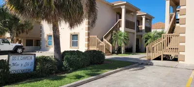 EZ Walk to Beach " Modern 2 bedroom " Sleeps Many - image 66 of 76