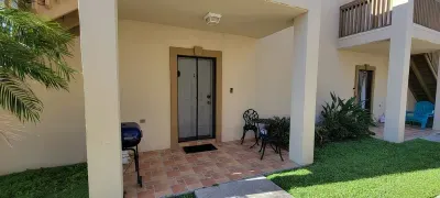 EZ Walk to Beach " Modern 2 bedroom " Sleeps Many - image 58 of 76