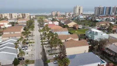 EZ Walk to Beach " Modern 2 bedroom " Sleeps Many - image 28 of 76