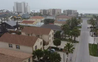 EZ Walk to Beach " Modern 2 bedroom " Sleeps Many - image 20 of 76