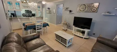 EZ Walk to Beach " Modern 2 bedroom " Sleeps Many - image 30 of 76
