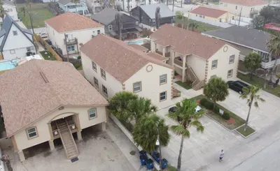 EZ Walk to Beach " Modern 2 bedroom " Sleeps Many - image 19 of 76