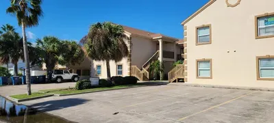 EZ Walk to Beach " Modern 2 bedroom " Sleeps Many - image 64 of 76