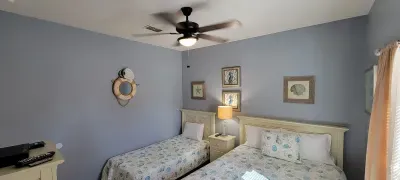 EZ Walk to Beach " Modern 2 bedroom " Sleeps Many - image 45 of 76