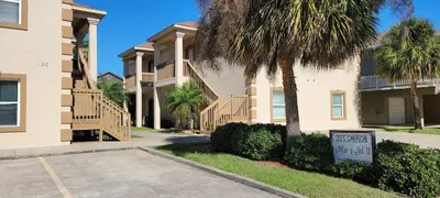 EZ Walk to Beach " Modern 2 bedroom " Sleeps Many - image 67 of 76