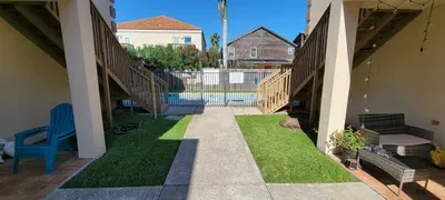 EZ Walk to Beach " Modern 2 bedroom " Sleeps Many - image 69 of 76