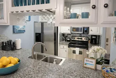 Modern Coastal Kitchen with Granite Counters, Stainless Appliances & Beachy Accents – Perfect for Relaxing Getaways