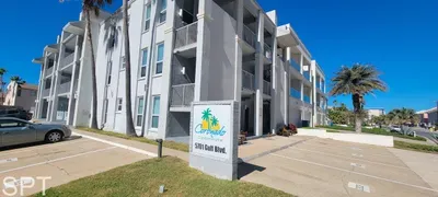 Beachview Luxury Remodel 50 steps to Beach - image 19 of 87