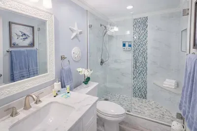 Bright Coastal Bathroom w/ Rainfall Shower, Marble Vanity, Plush Towels & Spa Amenities – Beach-Inspired Retreat