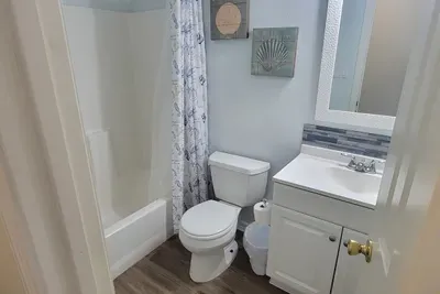 Bright Coastal Bathroom — Fresh Tile Backsplash, Clean Vanity, Tub/Shower Combo & Beach‑Inspired Décor